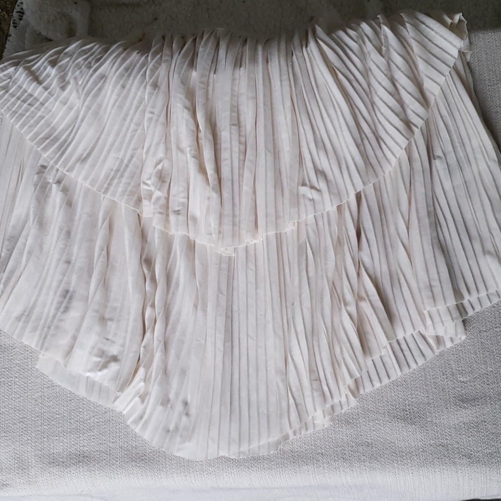H&M Strappy Tiered & Pleated Cami w/ Built-in Bra - Picture 13 of 15